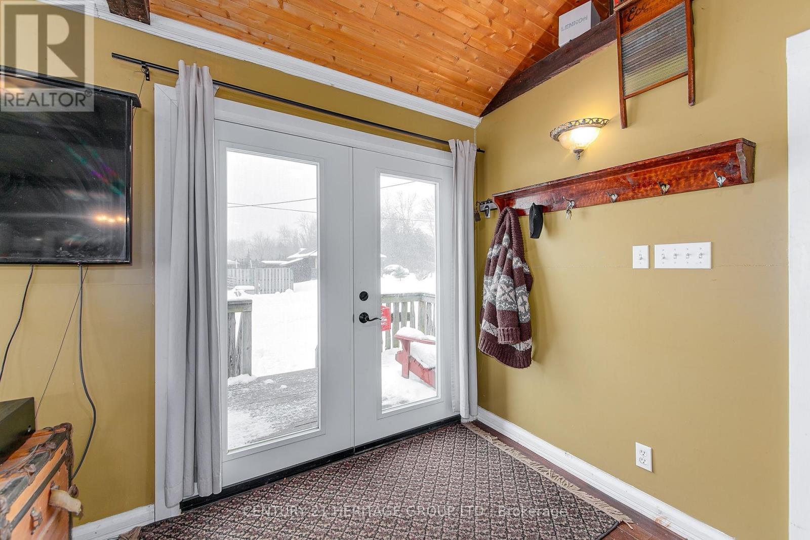 Property at 1417 MAPLE WAY image 3