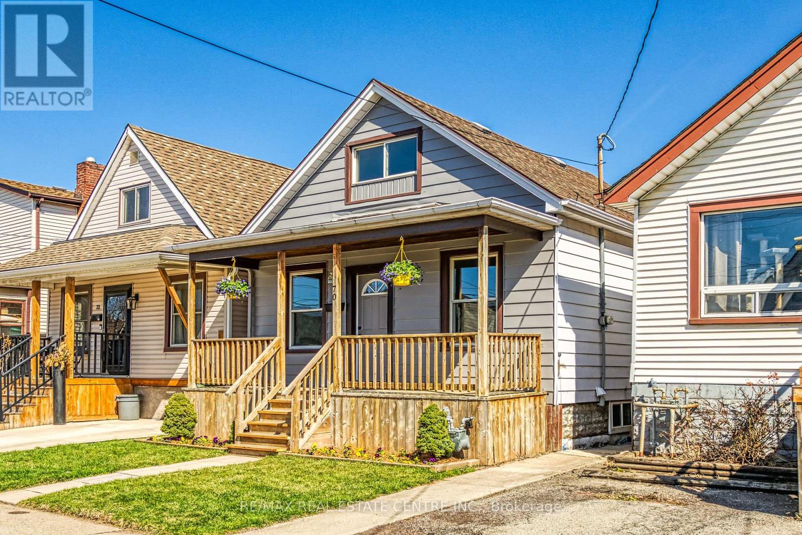 Property at 70 ROBINS AVENUE image 1