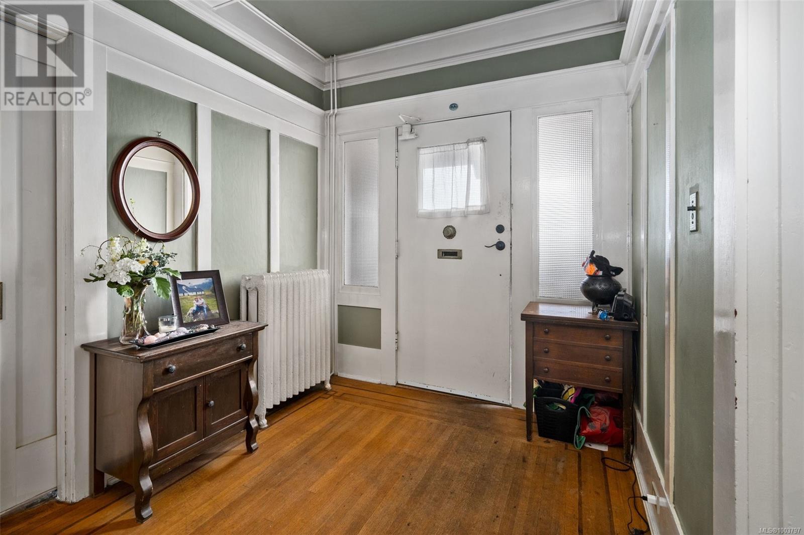 Property at 337 Moss St image 1