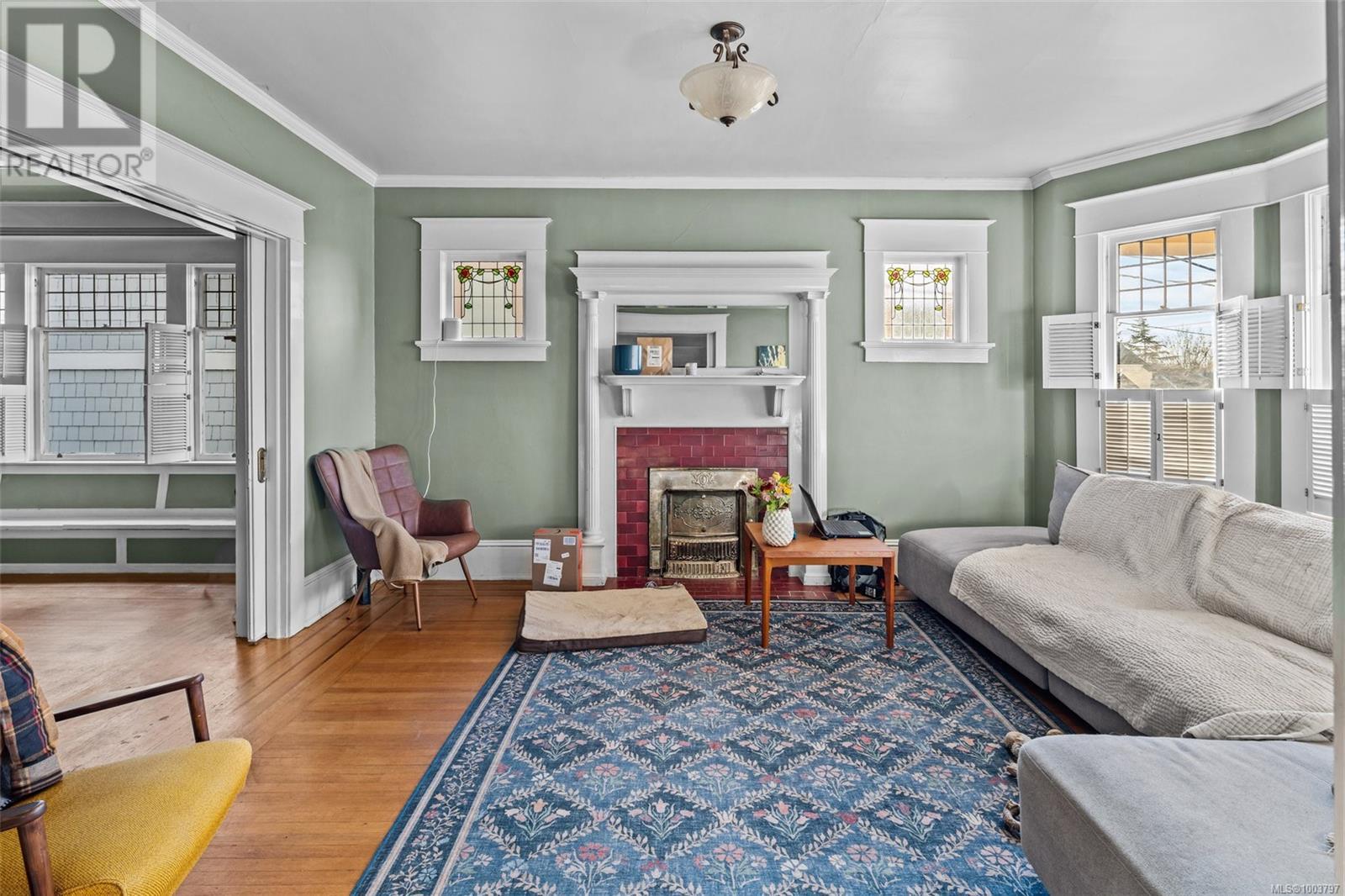 Property at 337 Moss St image 4