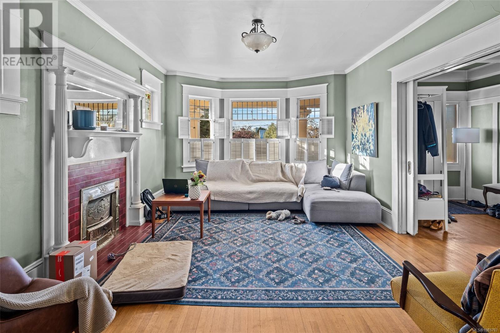 Property at 337 Moss St image 3