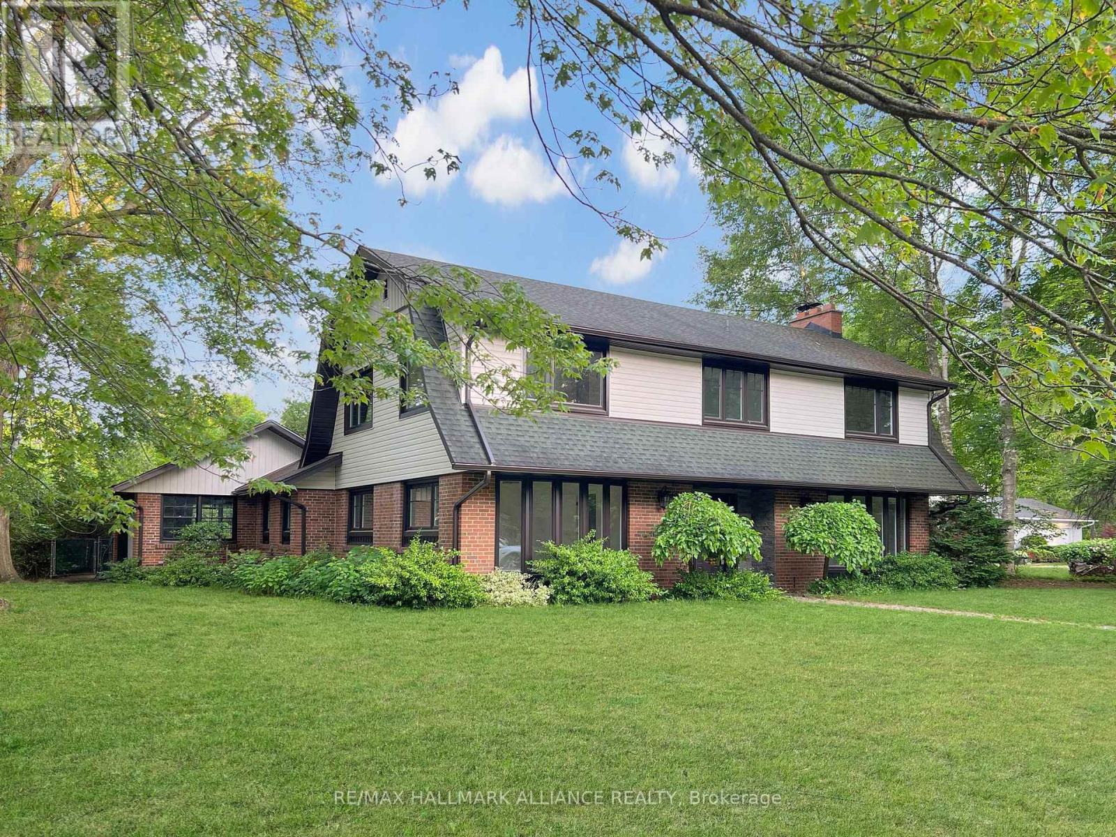 Property at 134 ABBEY COURT image 1