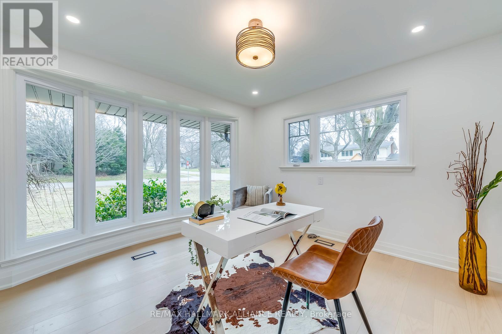 Property at 134 ABBEY COURT image 5