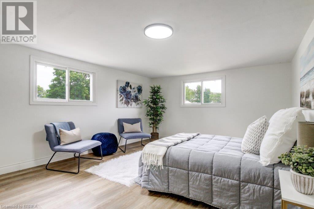 Photo 10 of 24 for 8 Rolph Street N