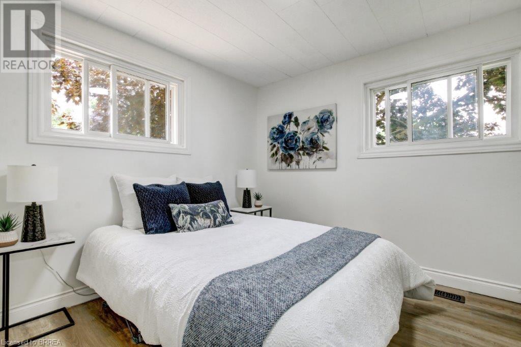 Photo 13 of 24 for 8 Rolph Street N