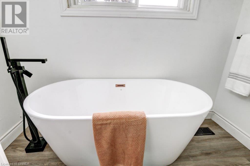 Photo 15 of 24 for 8 Rolph Street N