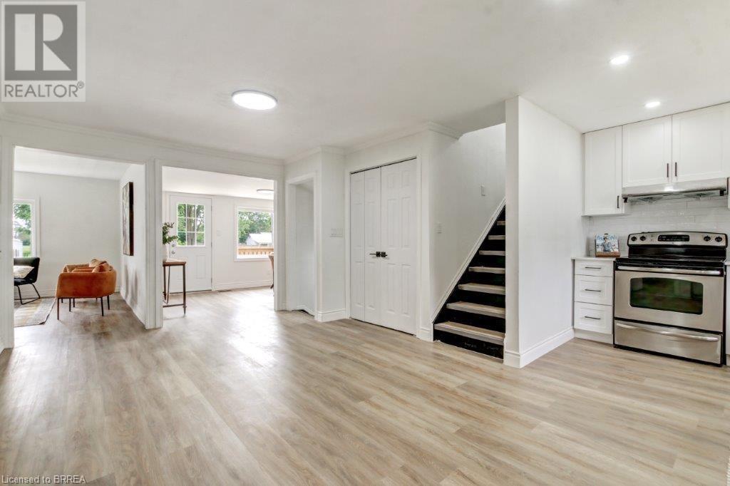 Photo 24 of 24 for 8 Rolph Street N