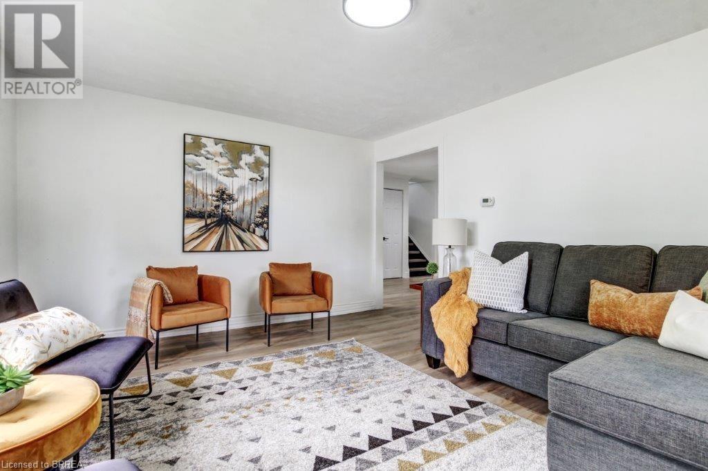 Photo 5 of 24 for 8 Rolph Street N