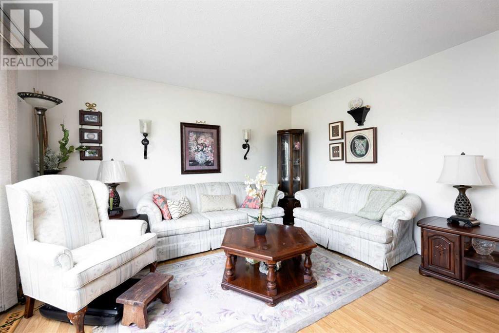 Property at 195 Cardinal Drive image 4