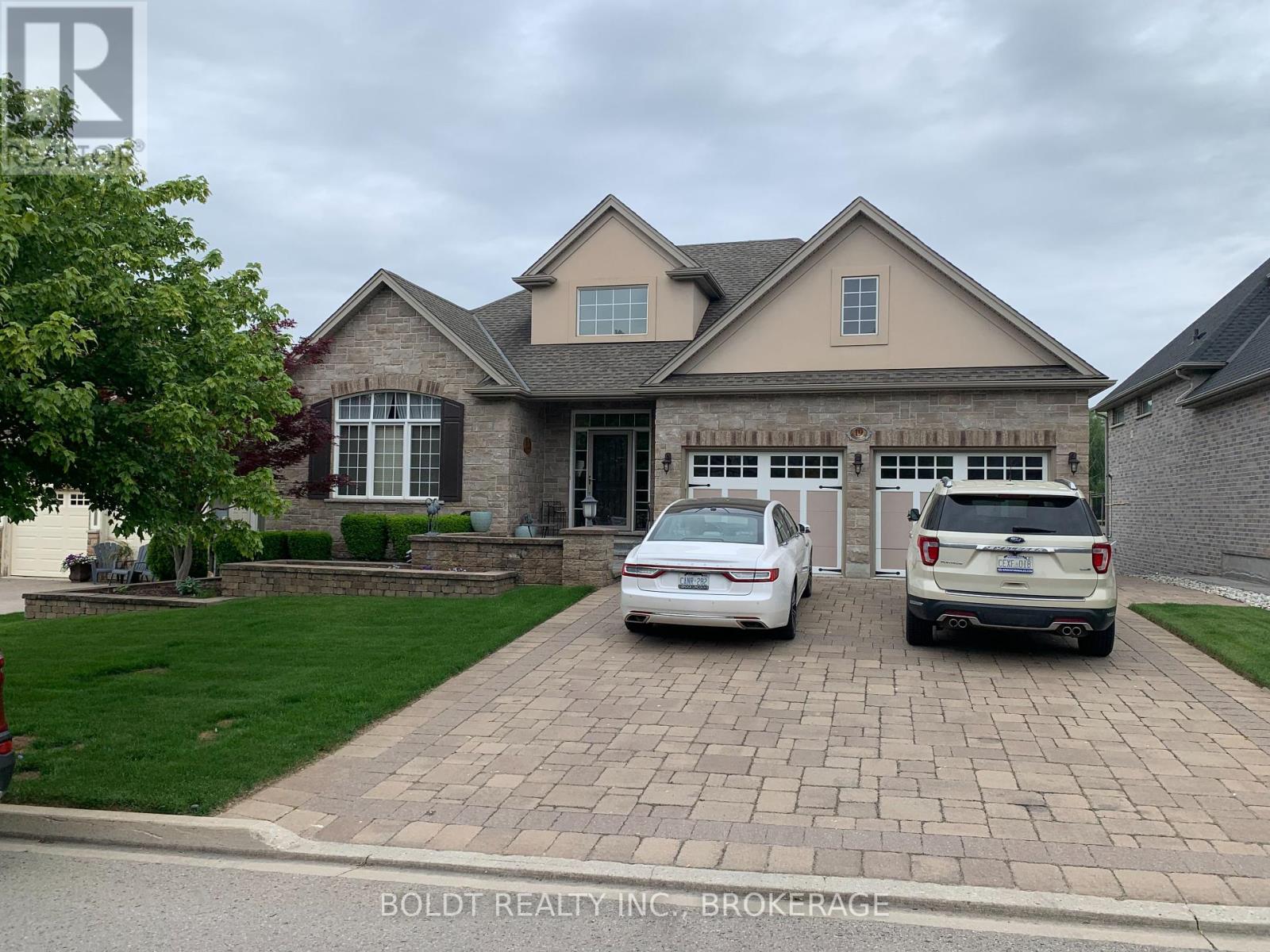 Property at 19 RED HAVEN DRIVE image 1
