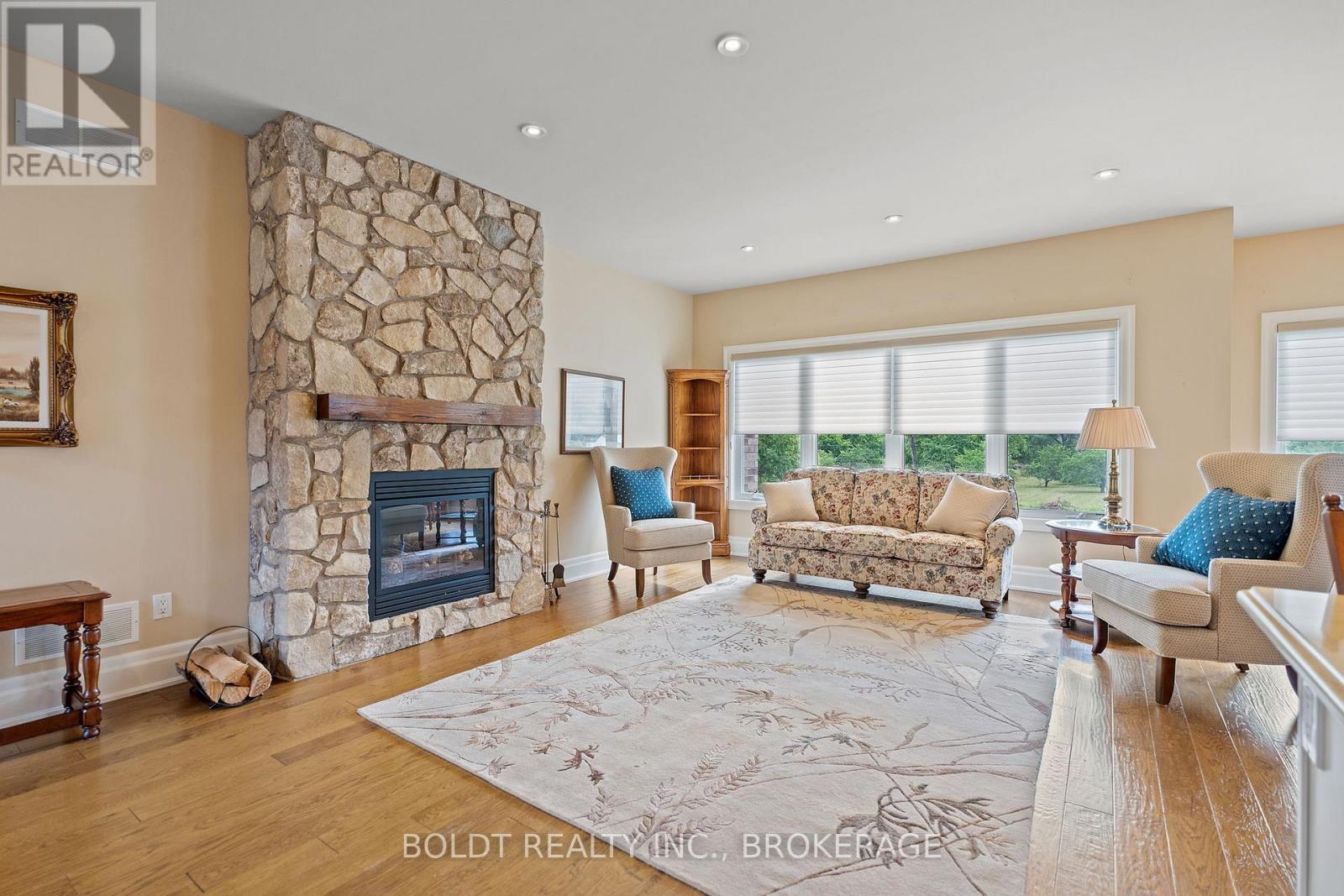 19 Red Haven Drive, Niagara-On-The-Lake (St. Davids), Ontario  L0S 1J0 - Photo 10 - X12241016