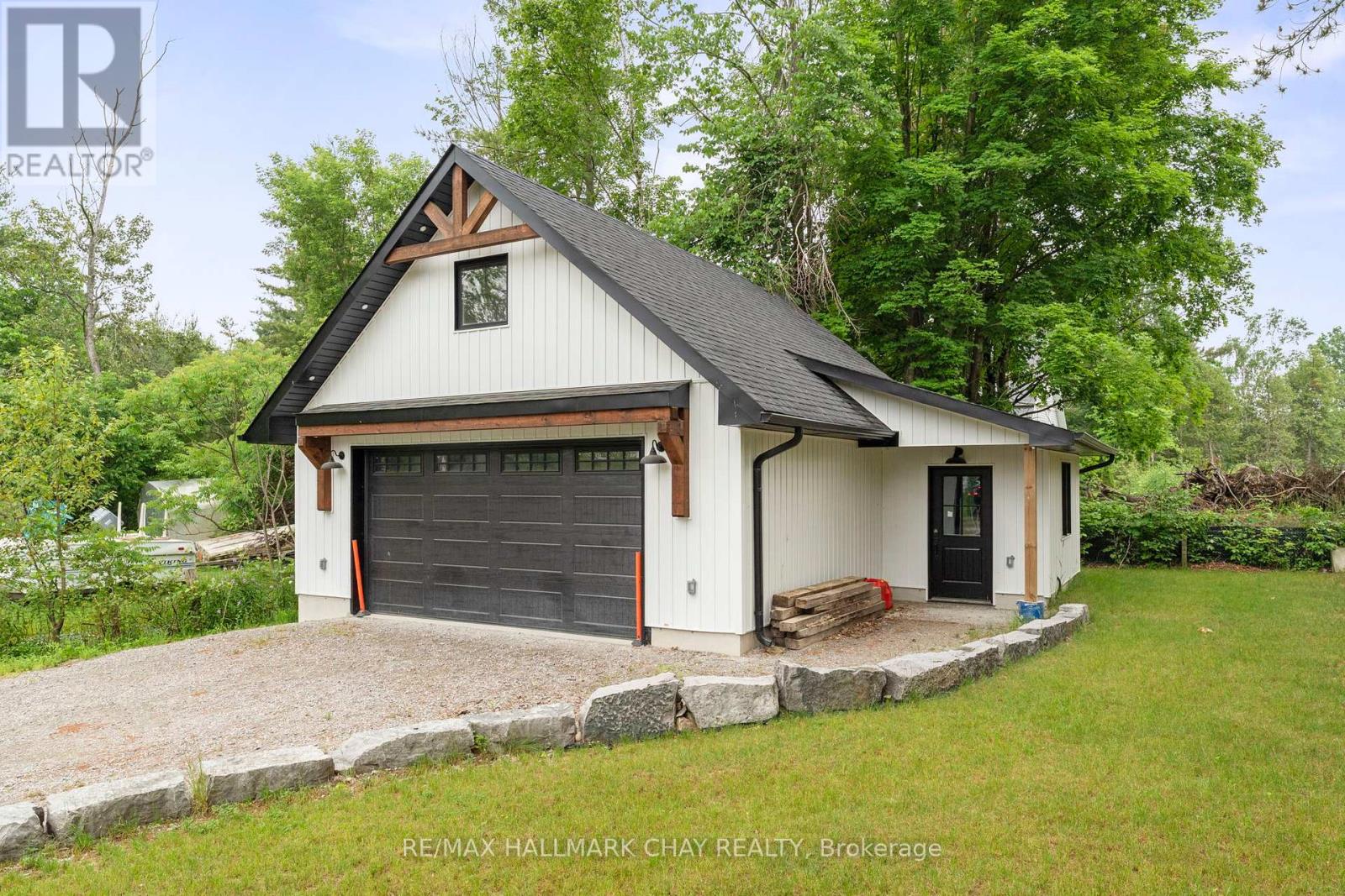 Property at 731 PINEGROVE AVENUE image 1