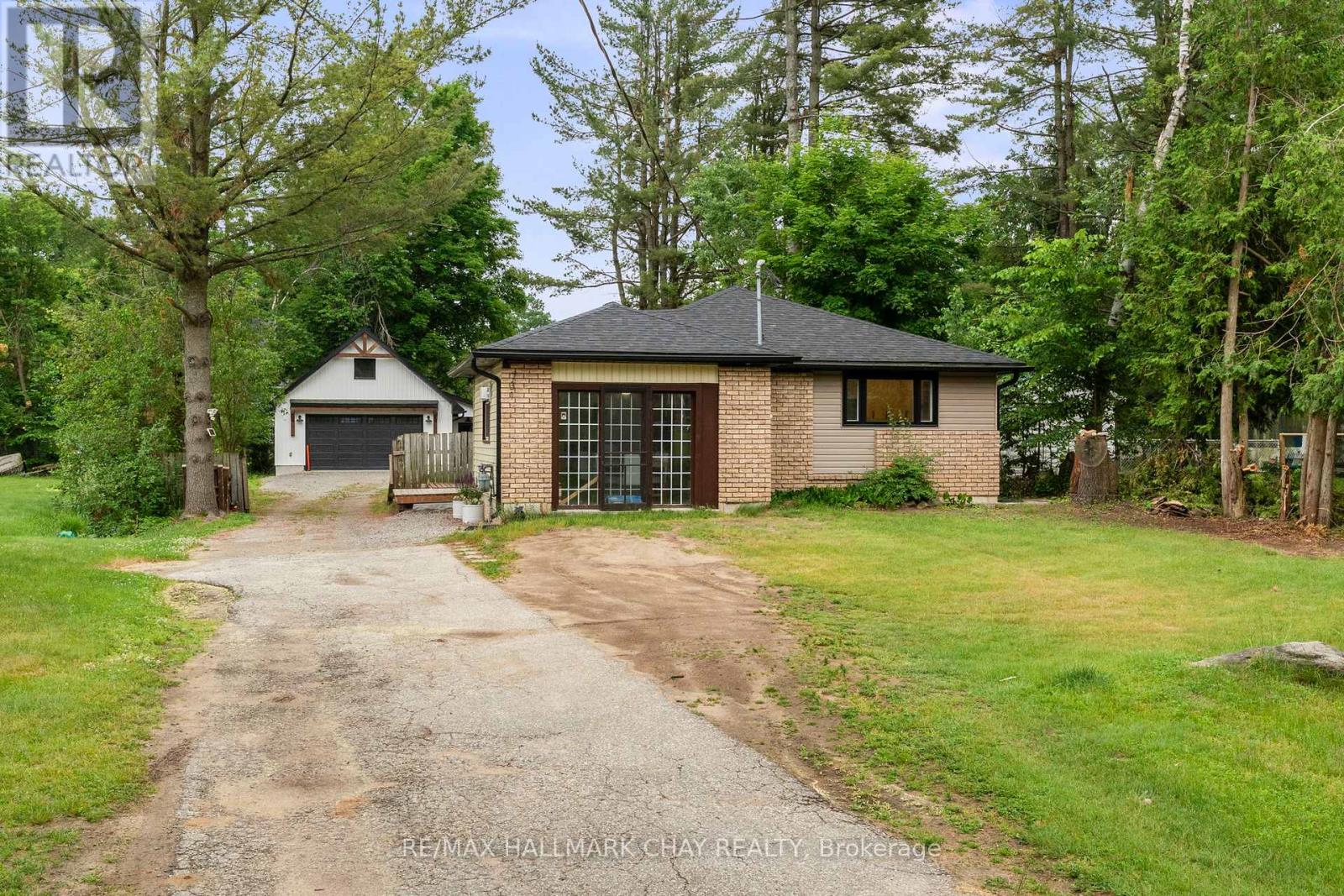 Property at 731 PINEGROVE AVENUE image 3
