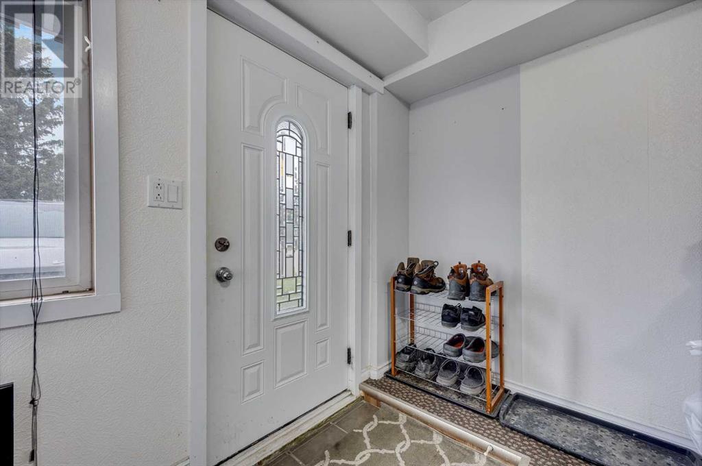 Property at 57 Martingrove Place NE image 3