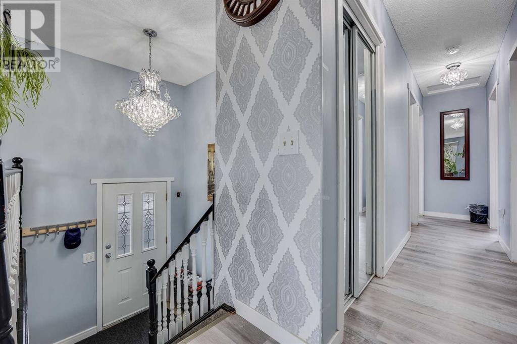 Property at 57 Martingrove Place NE image 2
