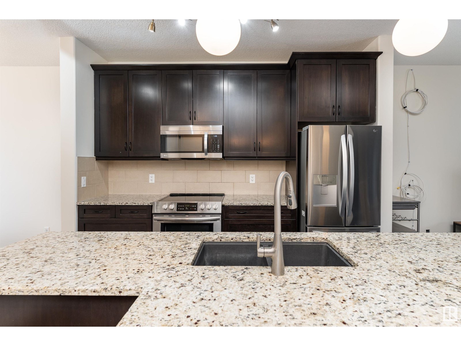 Property at 1060 GAULT BV NW image 4