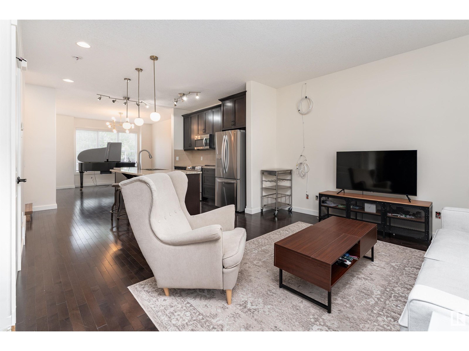 Property at 1060 GAULT BV NW image 5