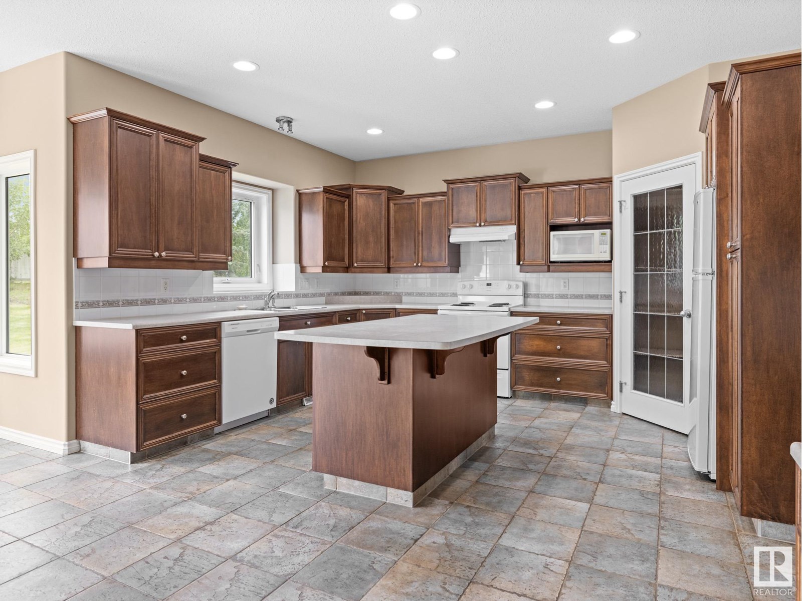 Property at 912 SUMMERSIDE LINK LI SW image 1