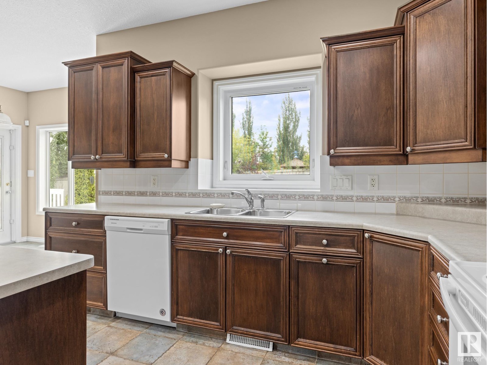 Property at 912 SUMMERSIDE LINK LI SW image 3