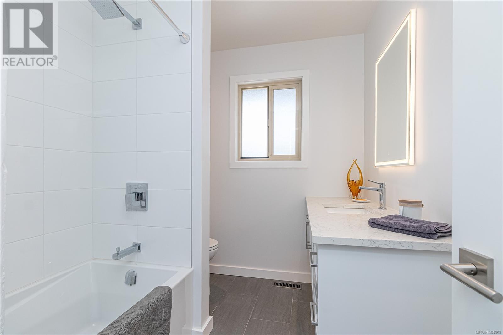 Property at 93 Cilaire Dr image 4