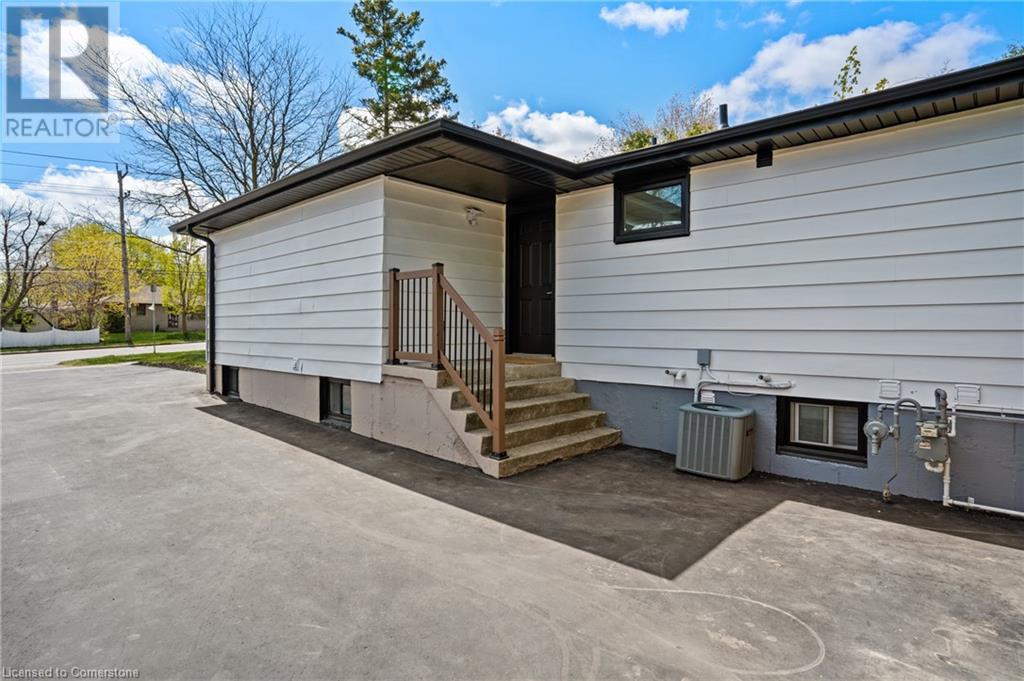 Property at 165 VICTORIA Road N image 3