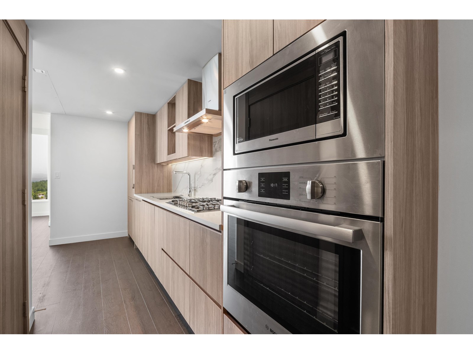 3302 13768 100 Avenue, Surrey, British Columbia  V3T 0V2 - Photo 3 - R3019092