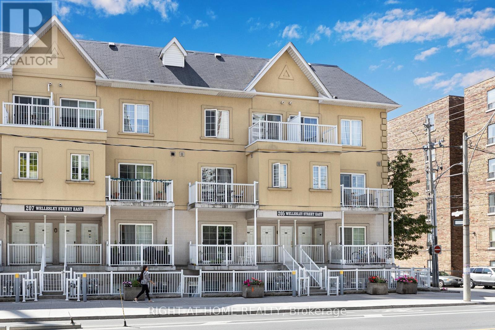 Property at 205 - 205 WELLESLEY STREET E image 3