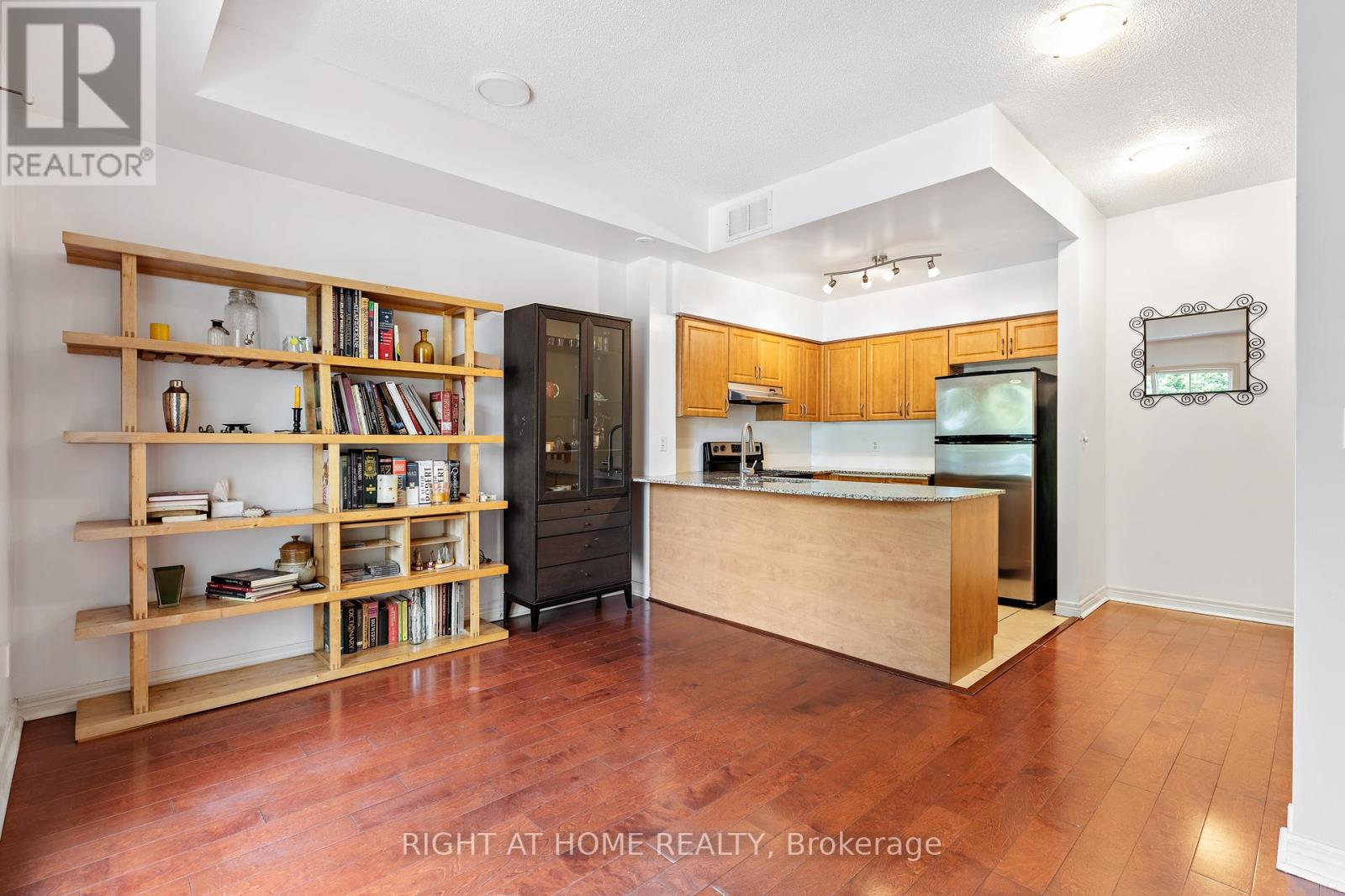 Property at 205 - 205 WELLESLEY STREET E image 4