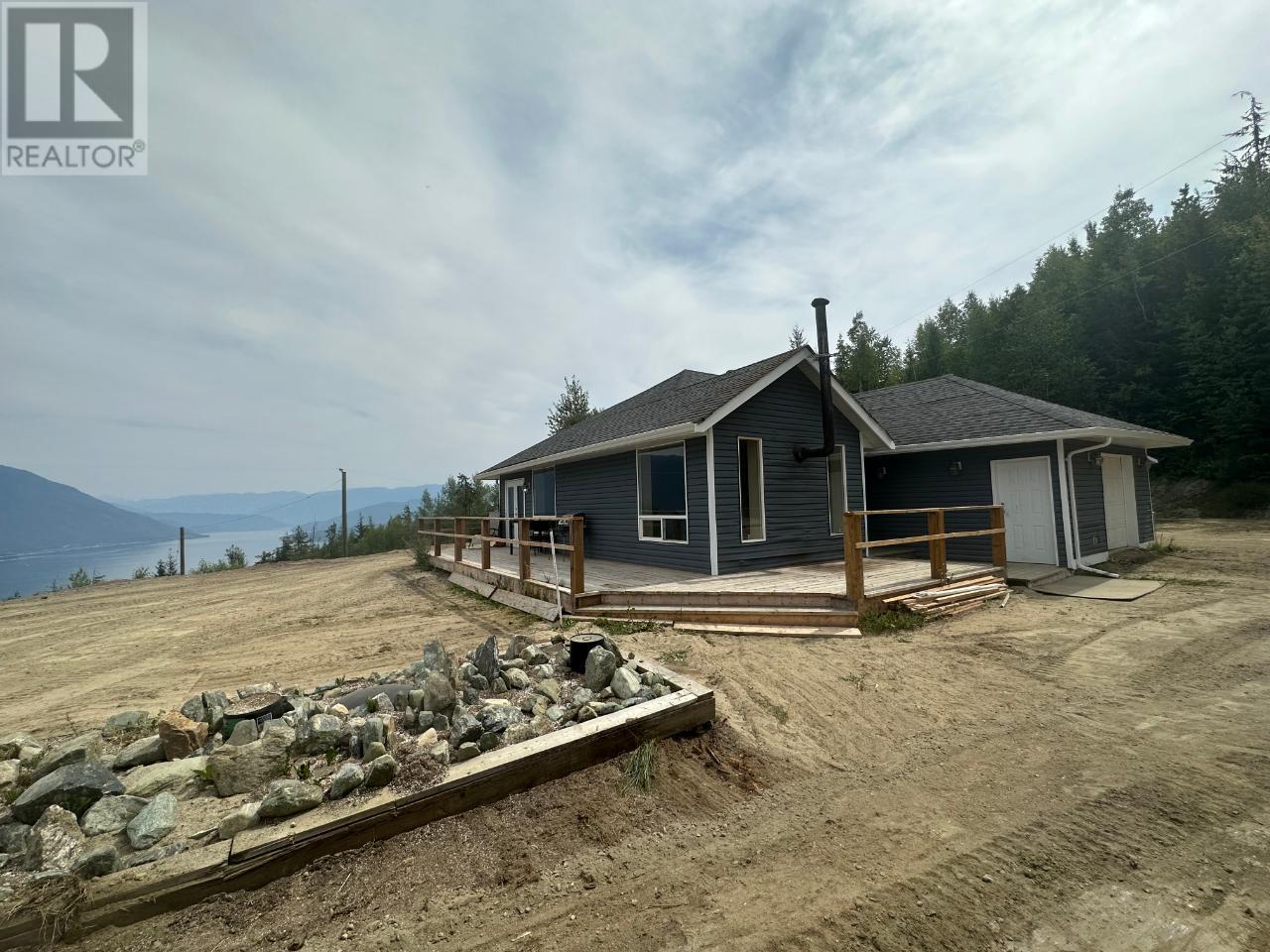Property at 4652 Rose Crescent image 3