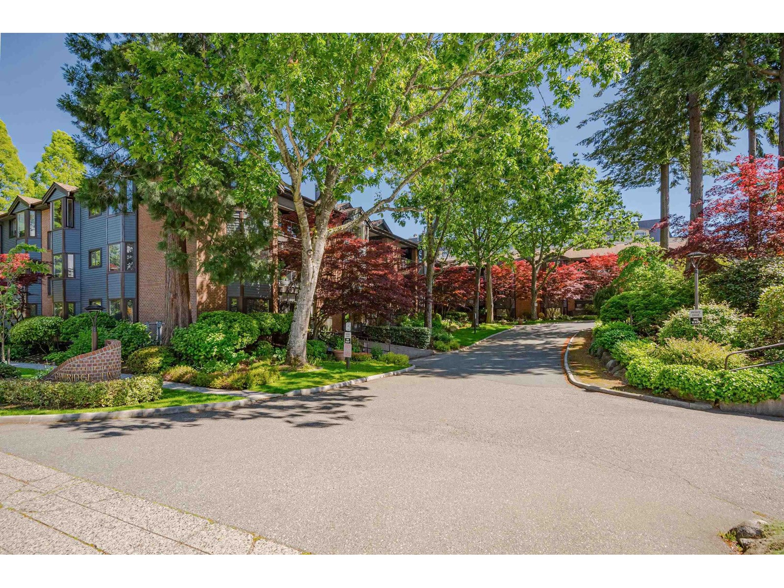 Property at 102 15300 17 AVENUE image 1