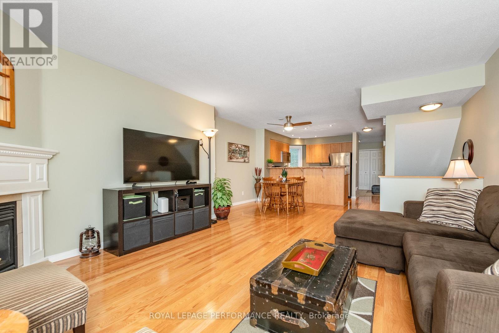 Property at 14 - 111 STEELE PARK PRIVATE image 3