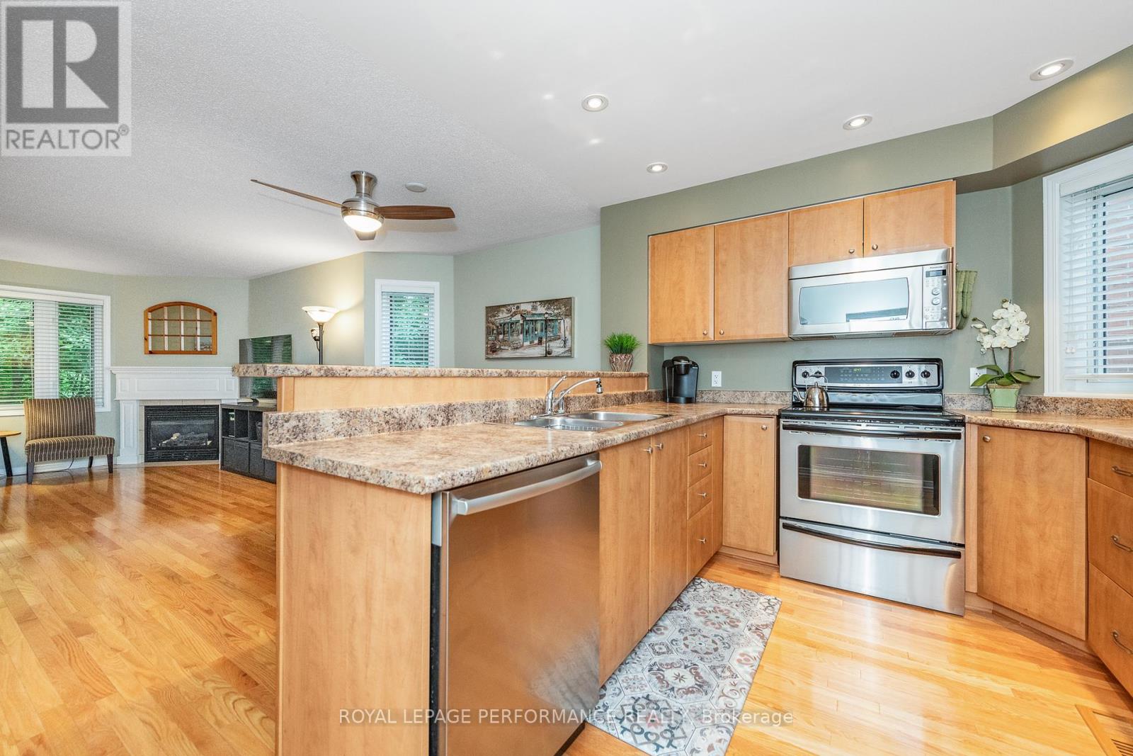 Property at 14 - 111 STEELE PARK PRIVATE image 5