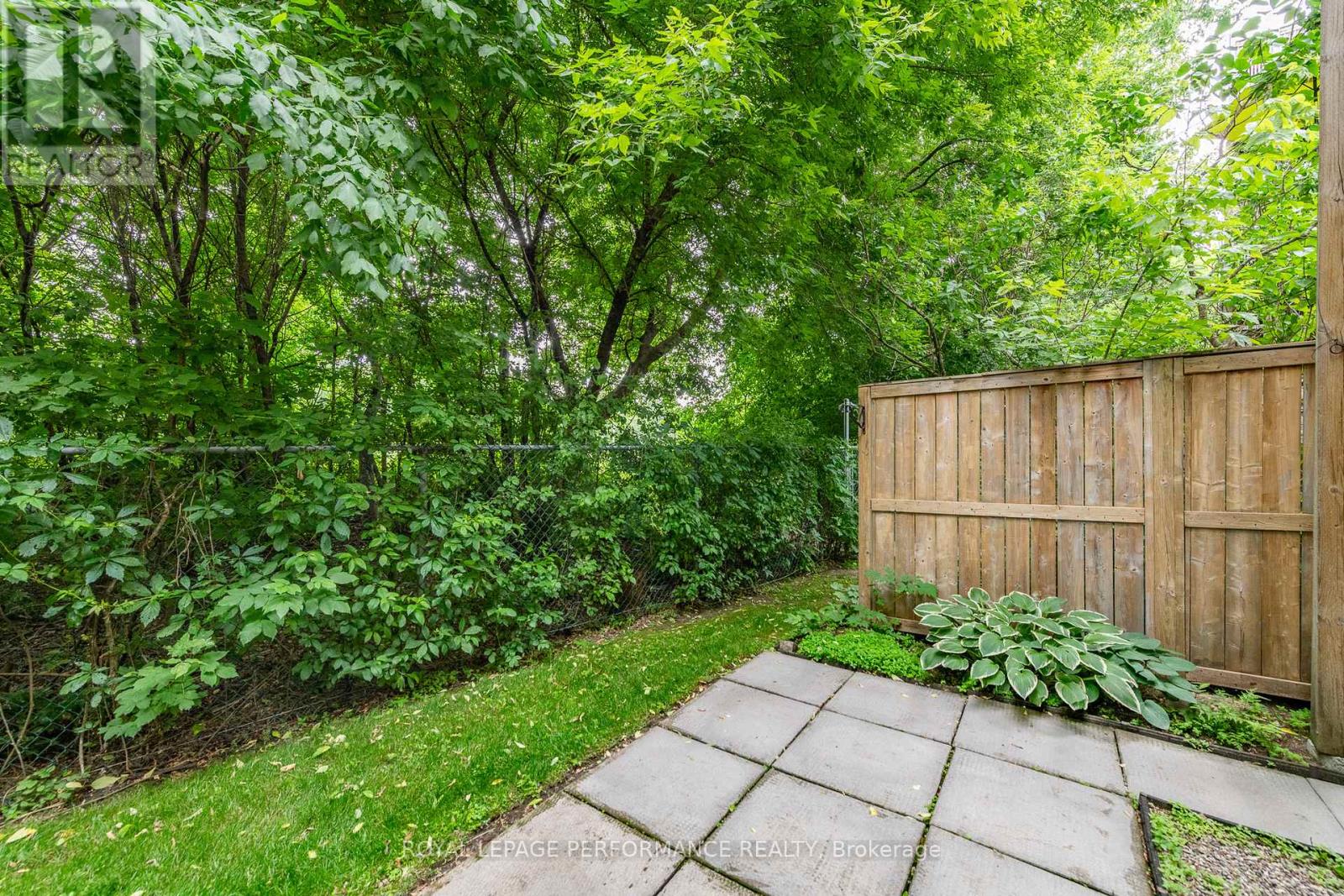 Property at 14 - 111 STEELE PARK PRIVATE image 5