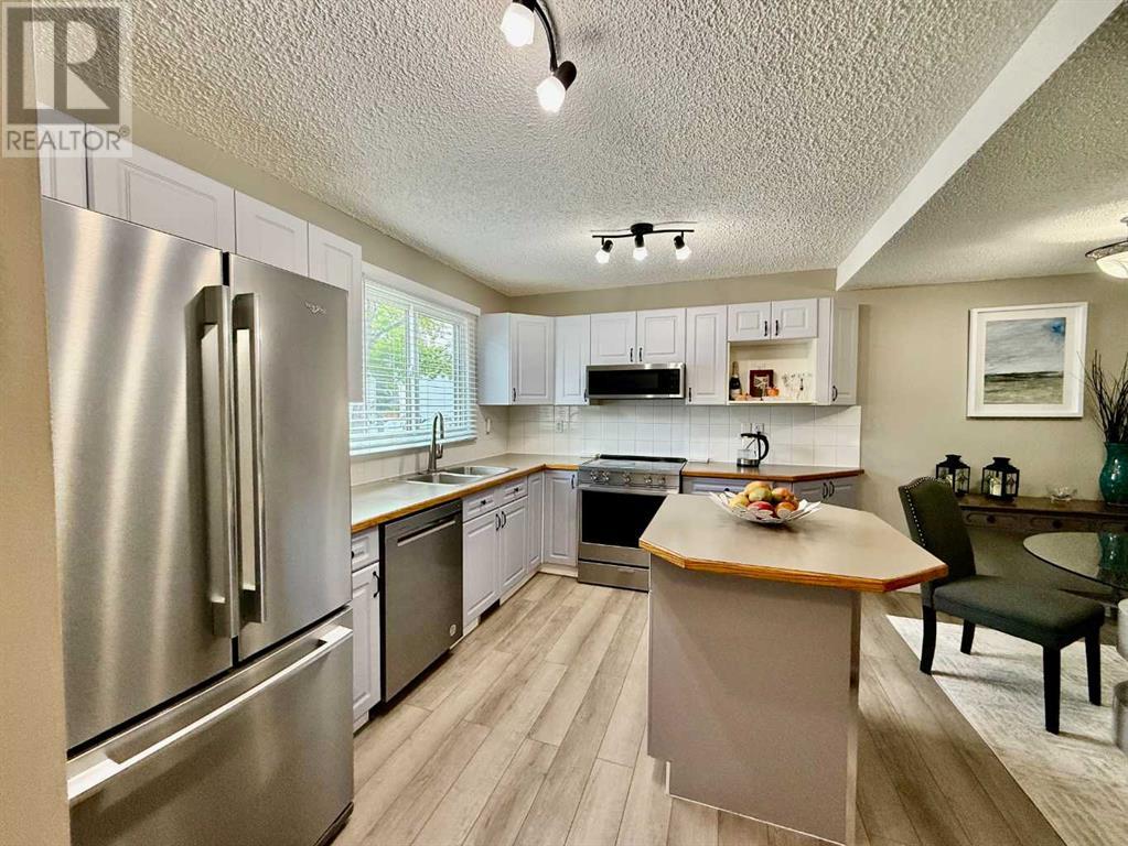 Property at 157, 4810 40 Avenue SW image 3
