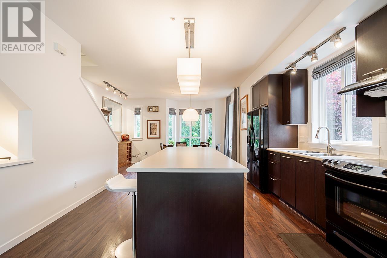 Property at 8 2418 AVON PLACE image 3
