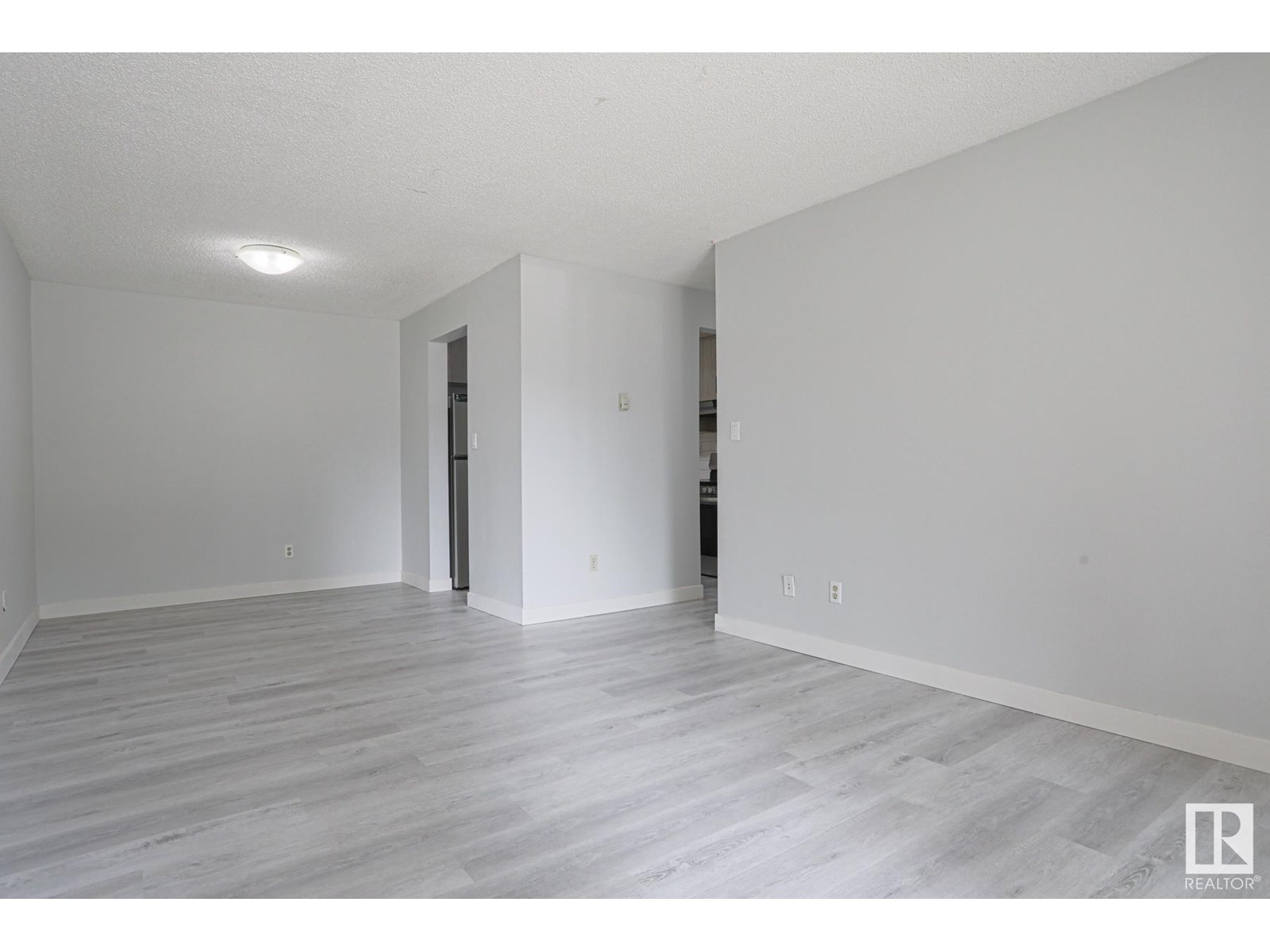 Property at #112 1628 48 ST NW NW image 4