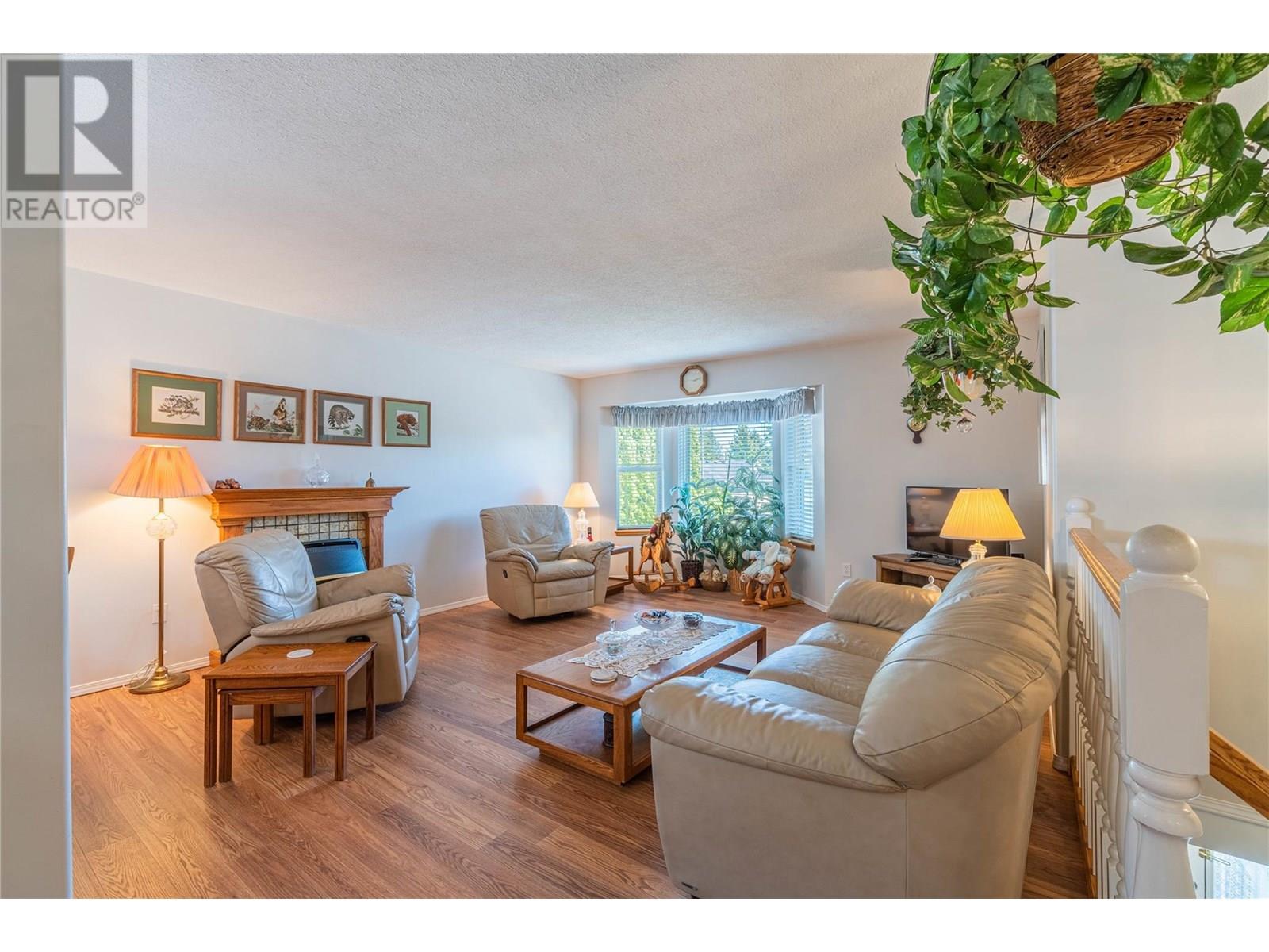 Property at 2044 MONTEITH Drive image 2