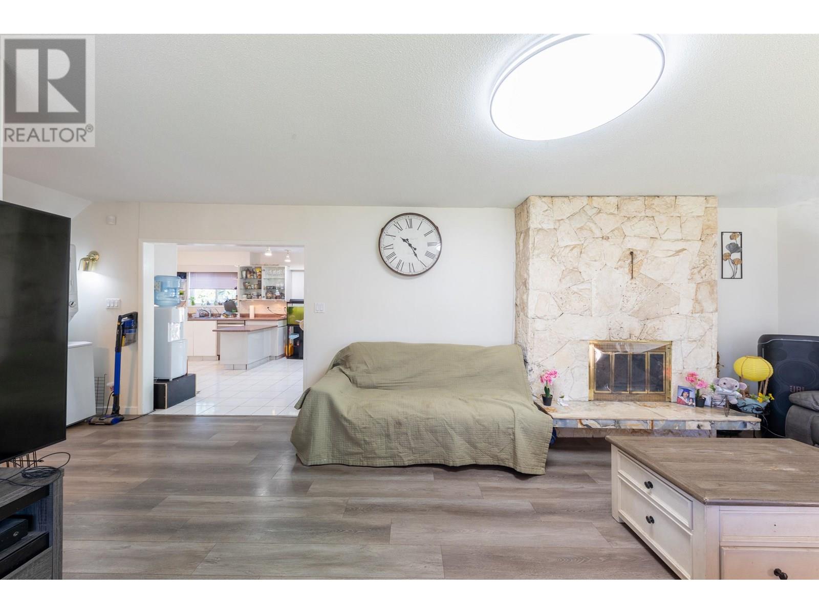 830 Irvine Street, Coquitlam, British Columbia  V3C 4C2 - Photo 8 - R3018864