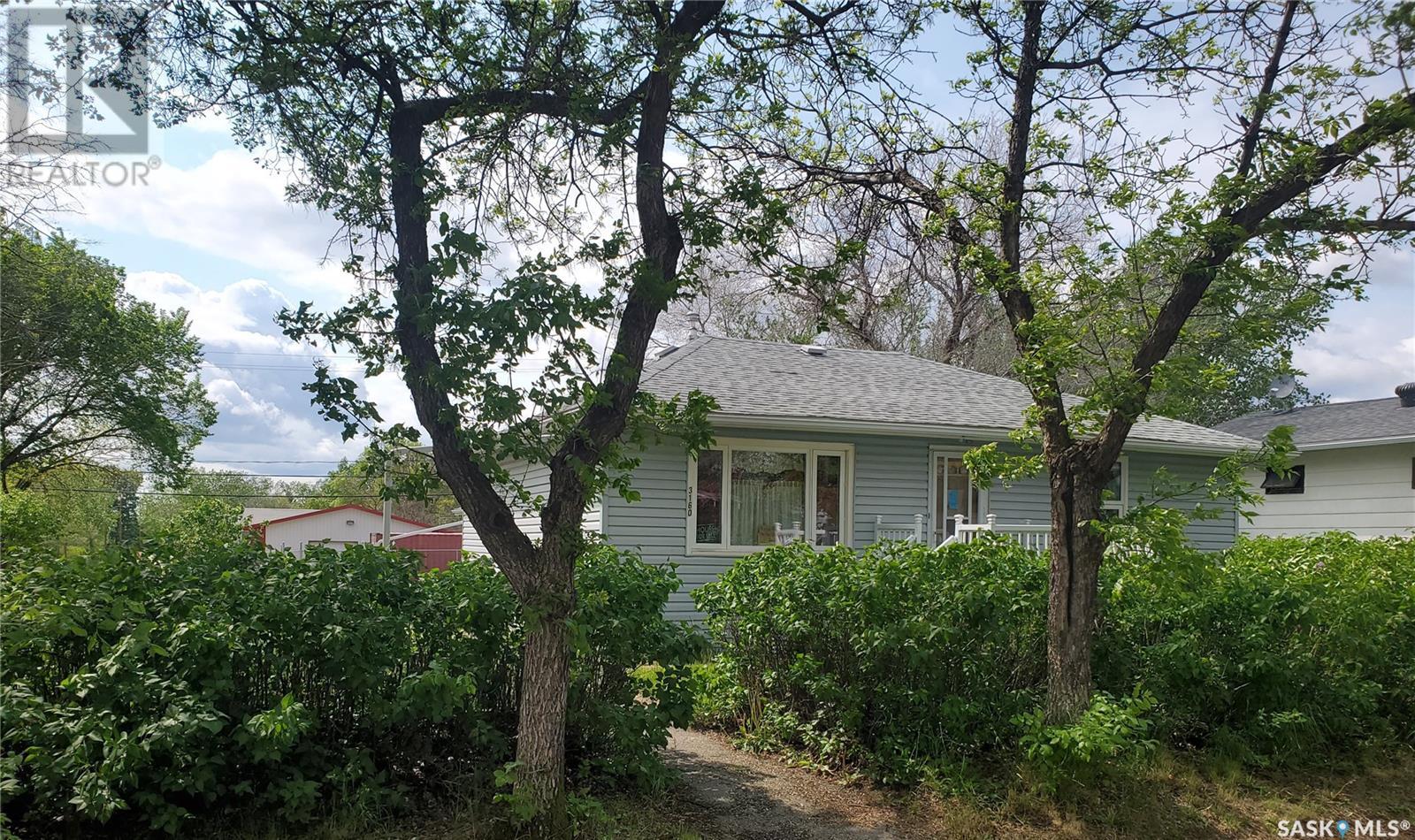 3160 Rutland Avenue, Gull Lake, Saskatchewan  S0N 1A0 - Photo 2 - SK010514