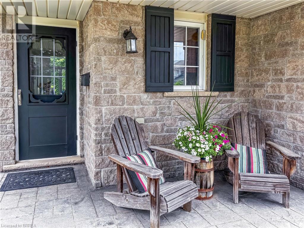 Property at 18 BRICKER Court image 4