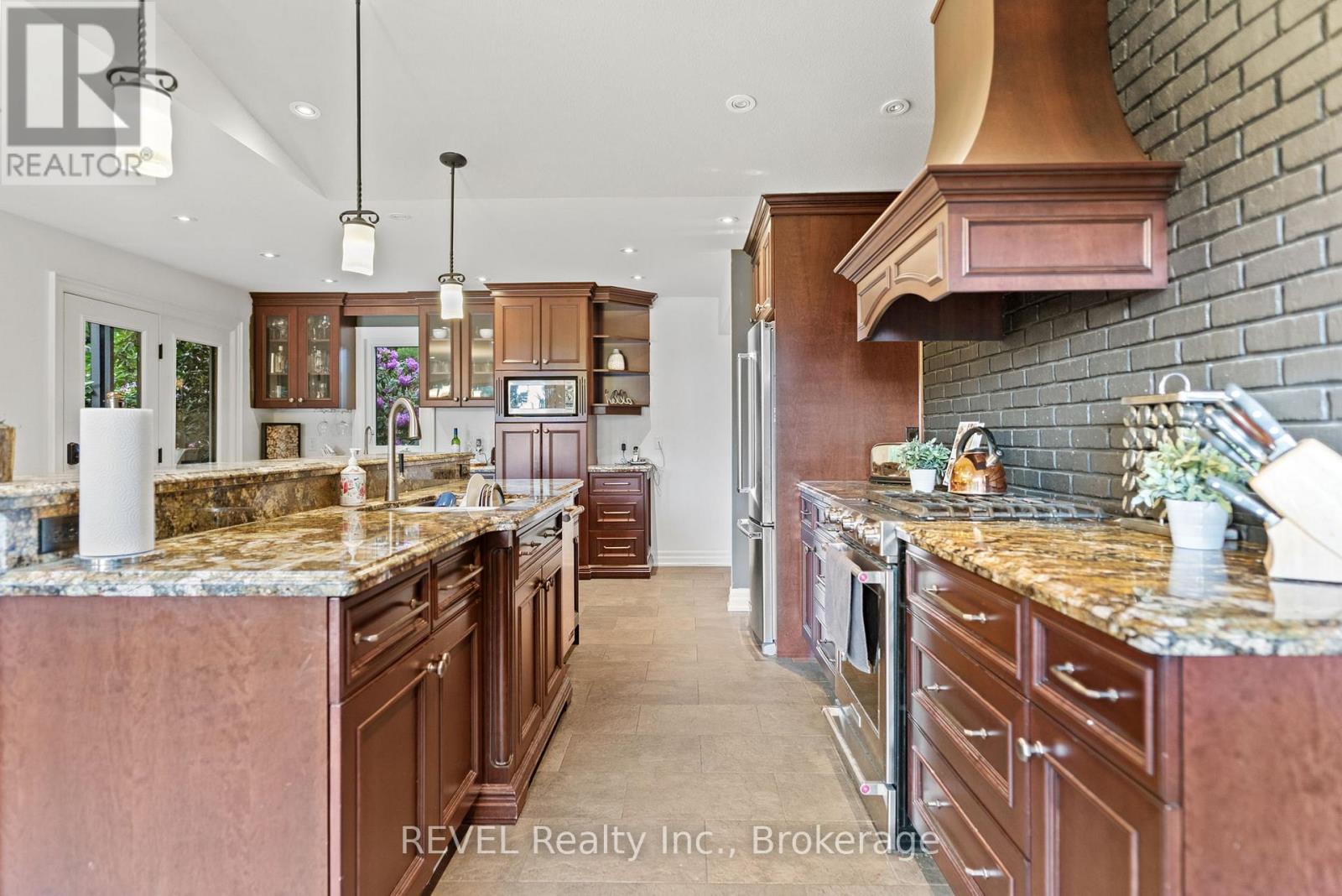 2027 Hansler Street, Pelham, Ontario  L0S 1M0 - Photo 11 - X12241222
