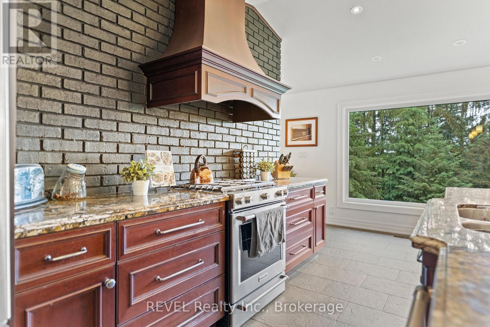 2027 Hansler Street, Pelham, Ontario  L0S 1M0 - Photo 12 - X12241222