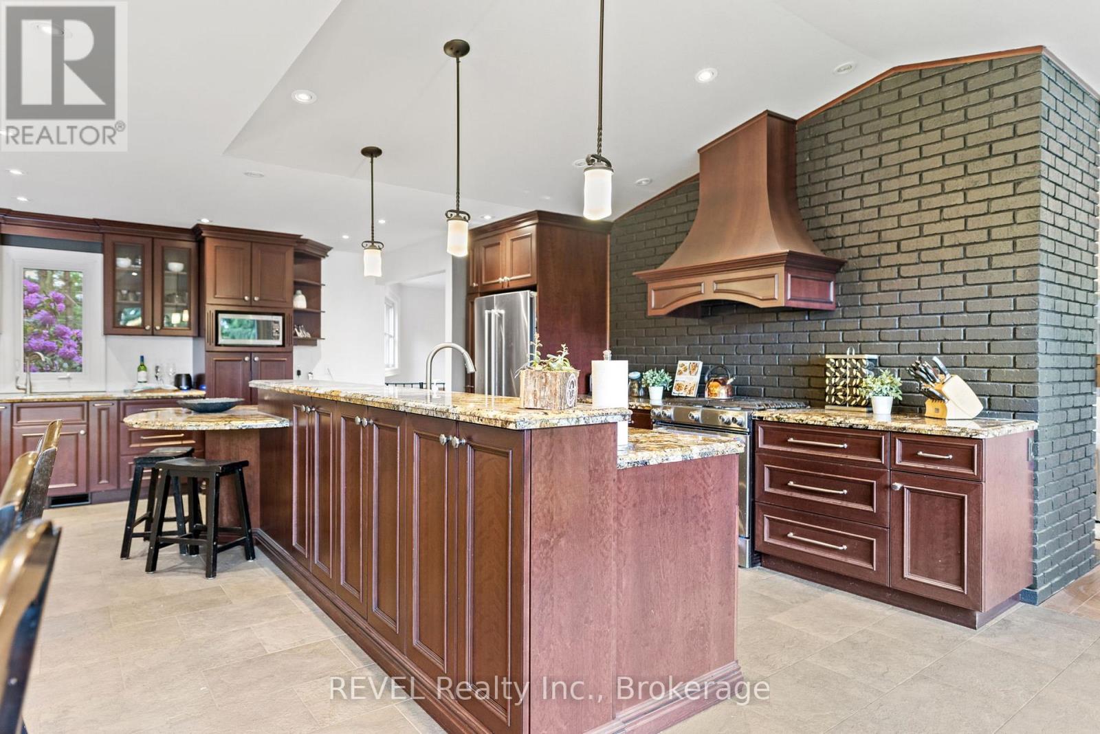 2027 Hansler Street, Pelham, Ontario  L0S 1M0 - Photo 8 - X12241222