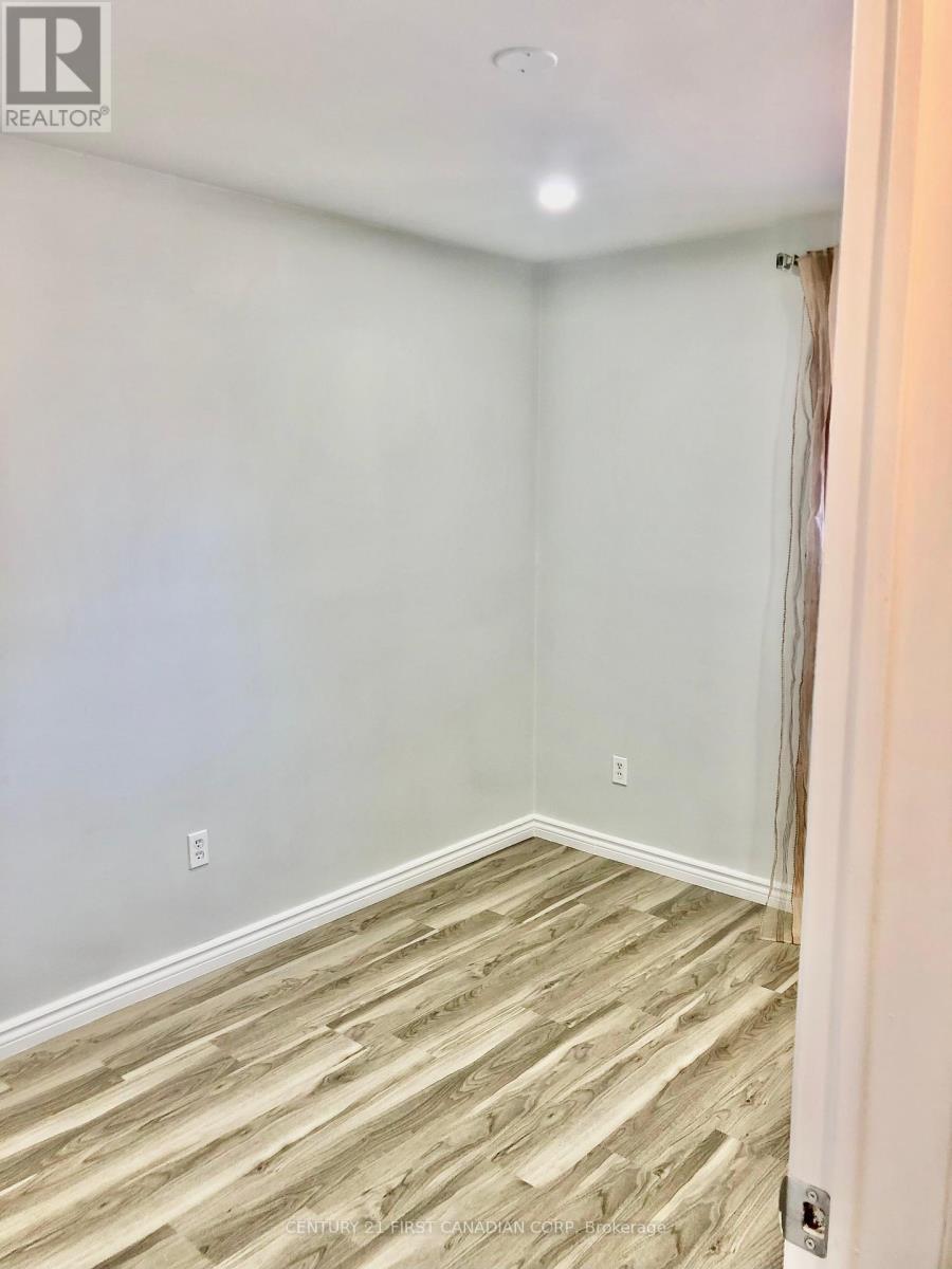190 Fairview Avenue, St. Thomas, Ontario  N5R 5K4 - Photo 18 - X12241248