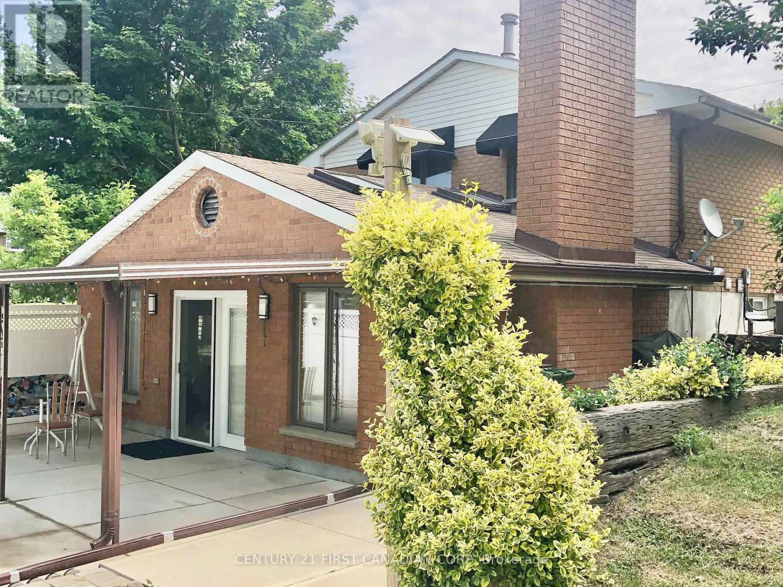 190 Fairview Avenue, St. Thomas, Ontario  N5R 5K4 - Photo 3 - X12241248