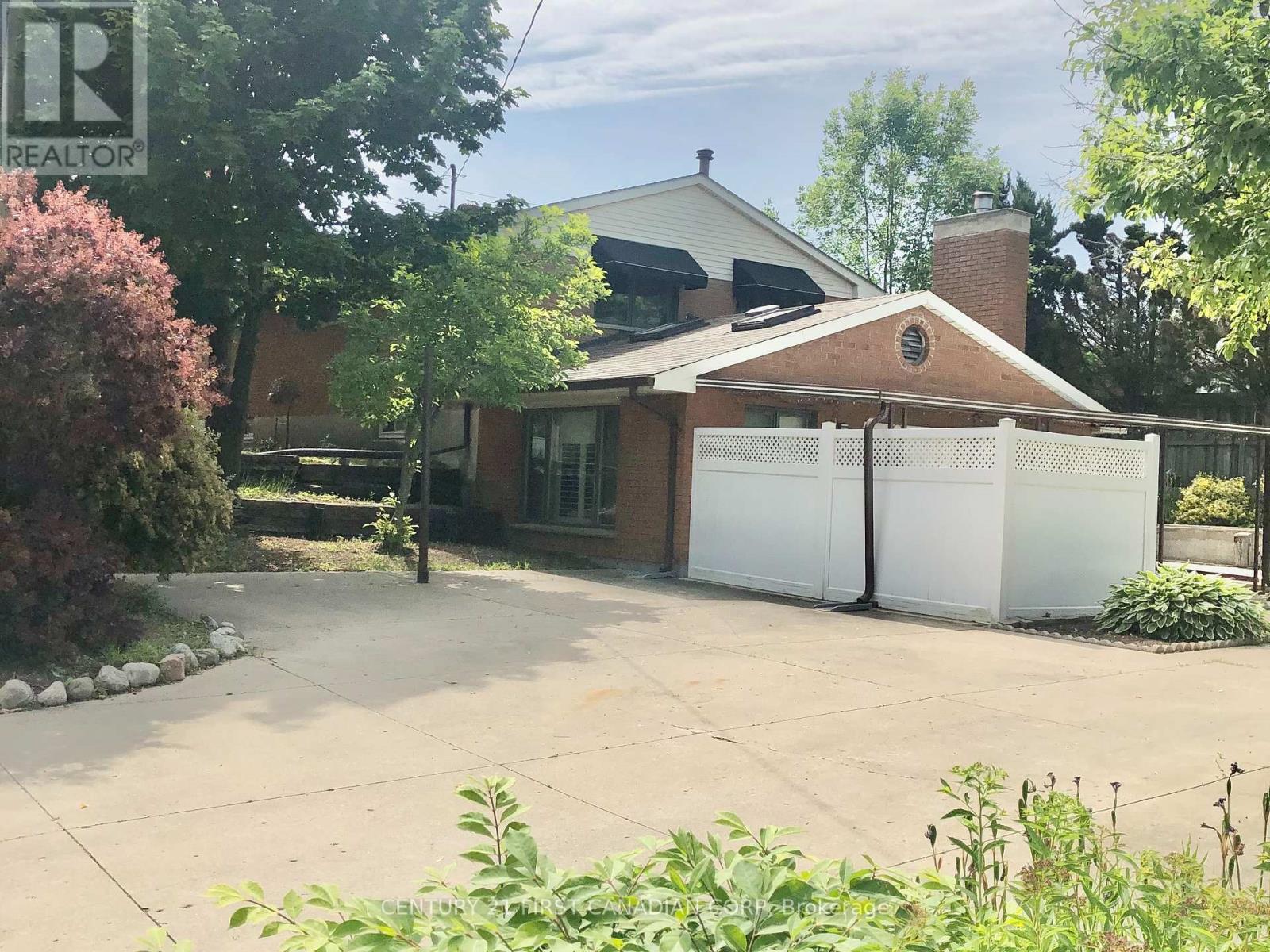 190 Fairview Avenue, St. Thomas, Ontario  N5R 5K4 - Photo 7 - X12241248