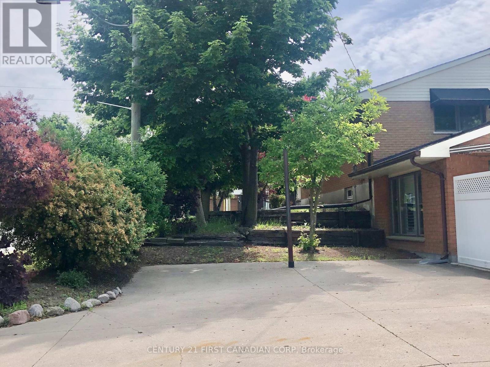 190 Fairview Avenue, St. Thomas, Ontario  N5R 5K4 - Photo 9 - X12241248