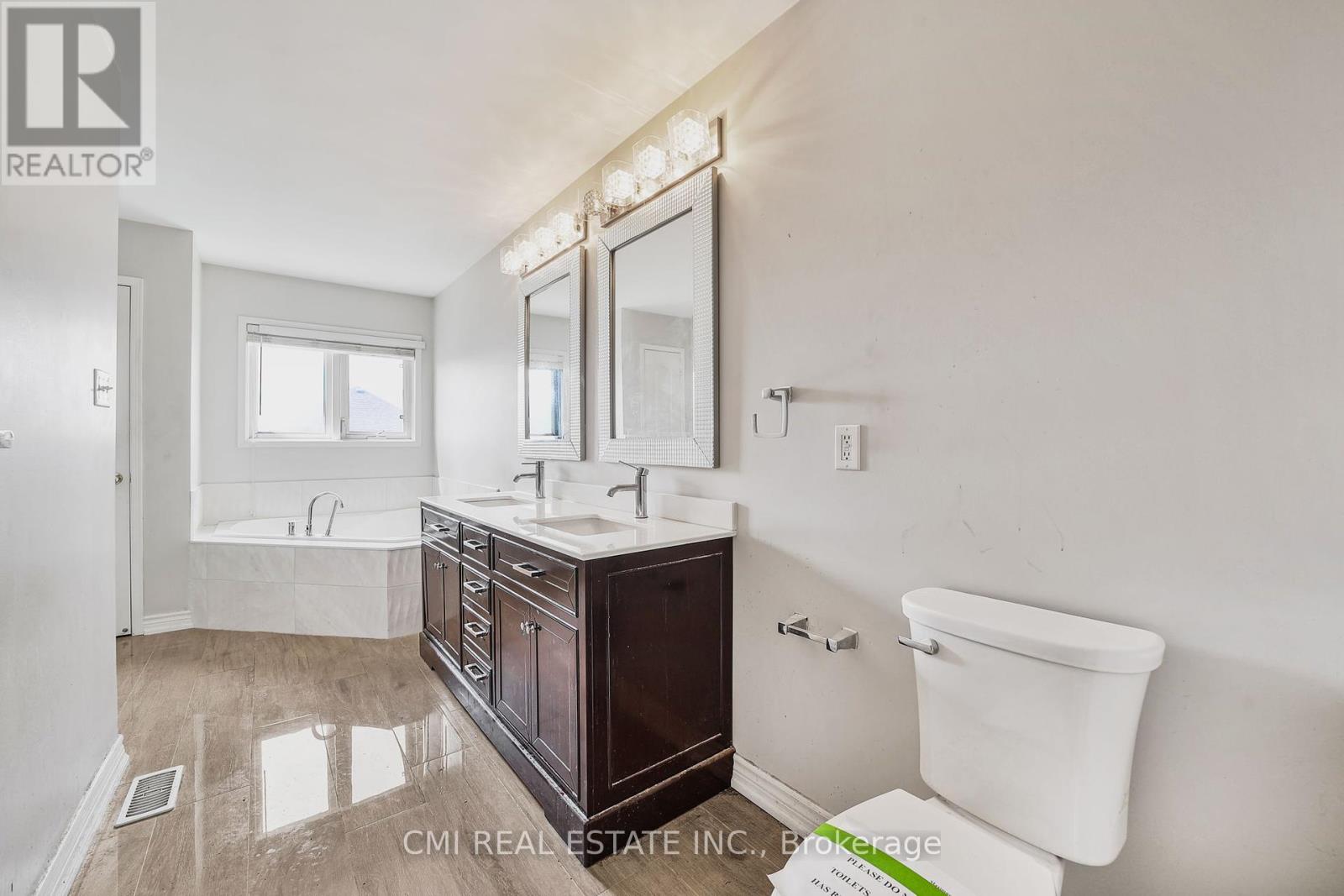 107 Venice Gate Drive, Vaughan, Ontario  L4H 0E8 - Photo 20 - N12241258