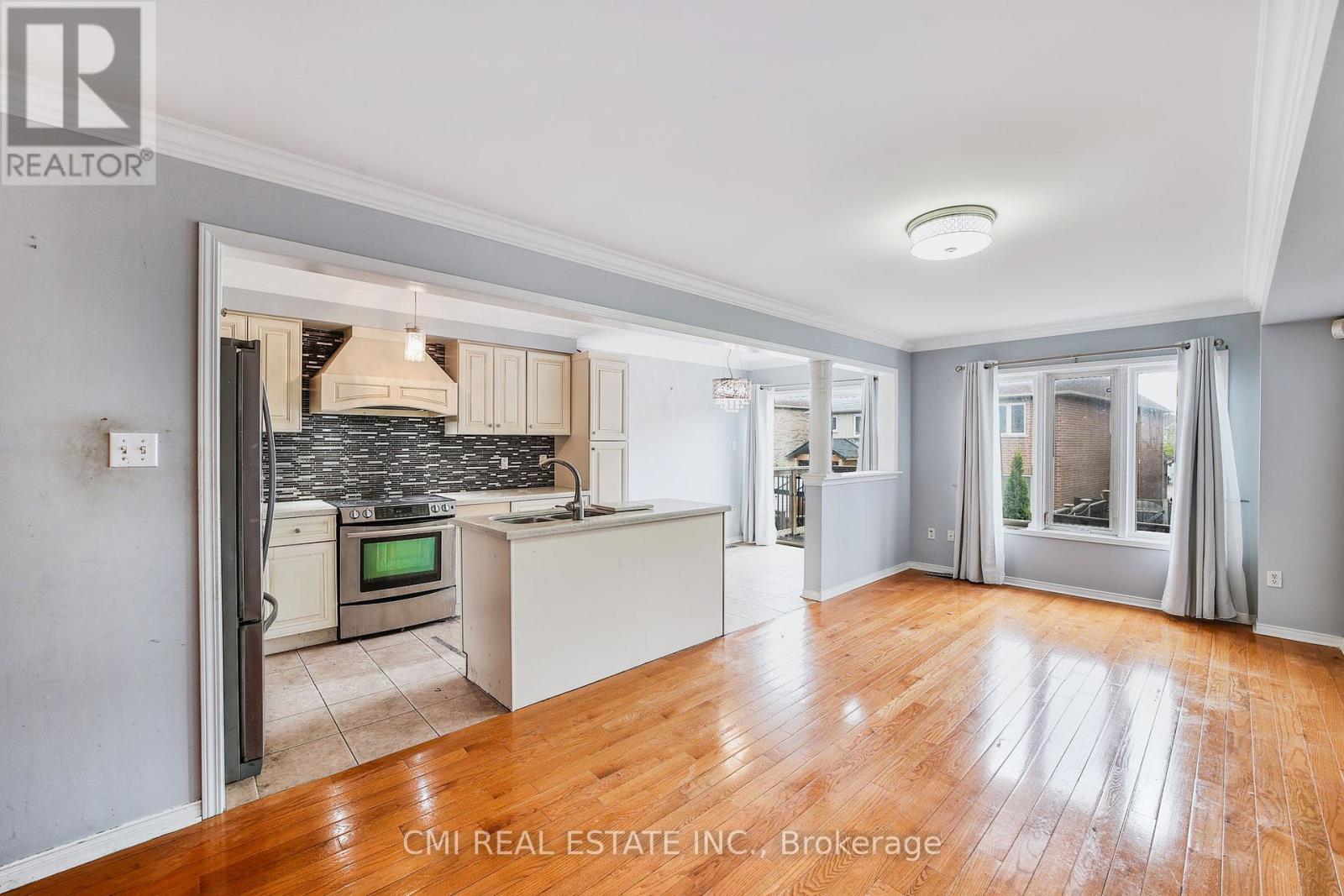 107 Venice Gate Drive, Vaughan, Ontario  L4H 0E8 - Photo 9 - N12241258