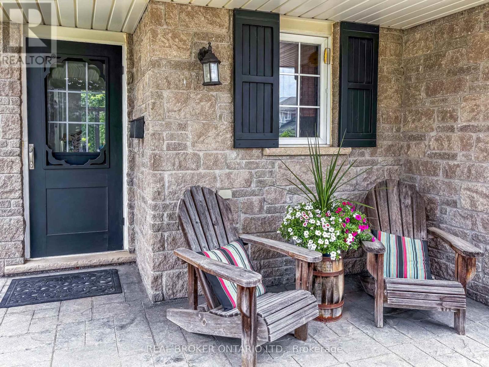 Property at 18 BRICKER COURT image 4